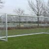 Voetbaldoel model VD135 4 Voetbaldoel model VD130. Een duurzaam verplaatsbaar senioren voetbaldoel. Doordat de ligger en staanders gedeeld zijn, bespaart u enorm op de transportkosten.